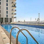Abu Dhabi Premier Apt -Steps To Ferrari World & Yas Mall