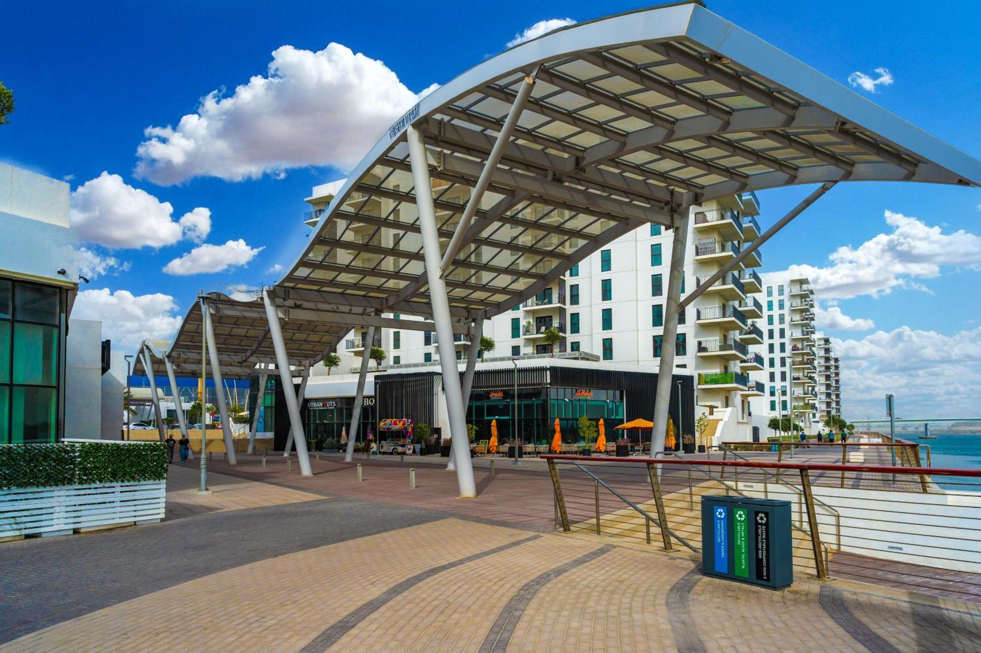 Premier -steps To Ferrari World & Yas Mall *