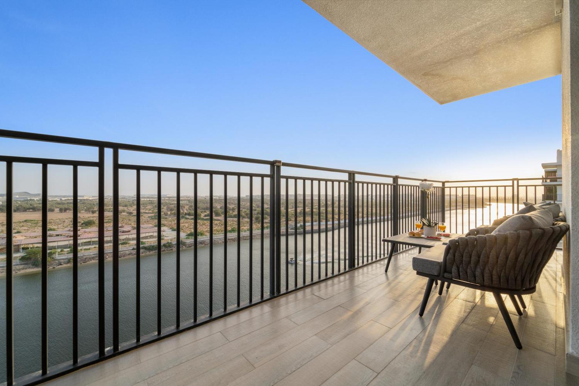 Apartment Yas Island Premier Apts By Desert Key - Steps To Ferrari World & Yas Mall