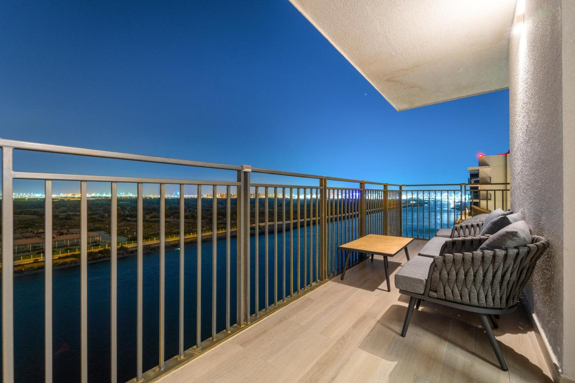 Yas Island Premier Apts By Desert Key - Steps To Ferrari World & Yas Mall *
