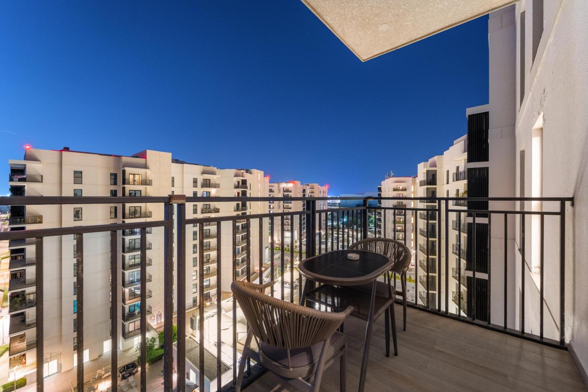 Yas Island Premier Apts By Desert Key - Steps To Ferrari World & Yas Mall Apartment
