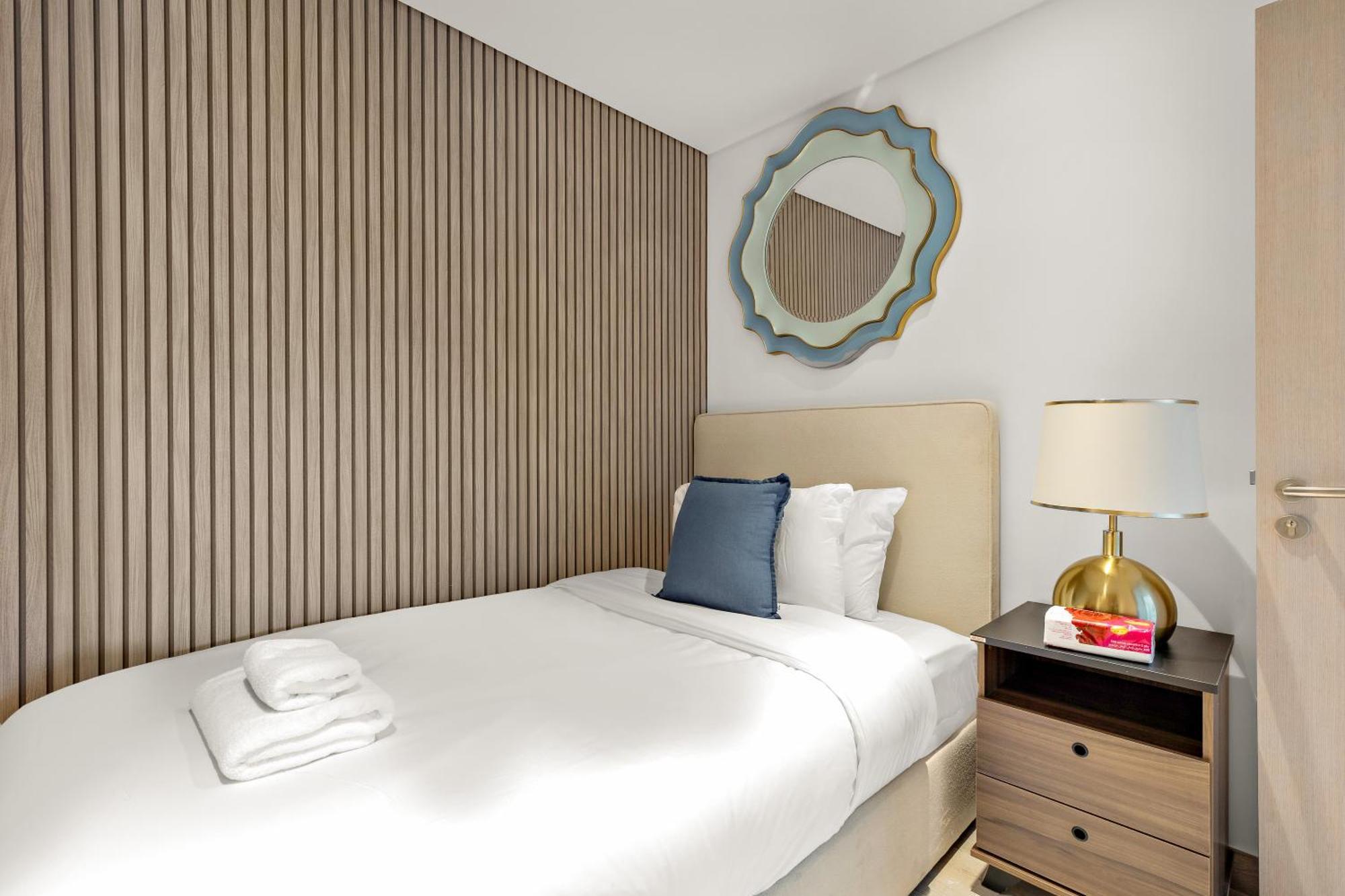 Apartment Yas Island Premier Apts By Desert Key - Steps To Ferrari World & Yas Mall