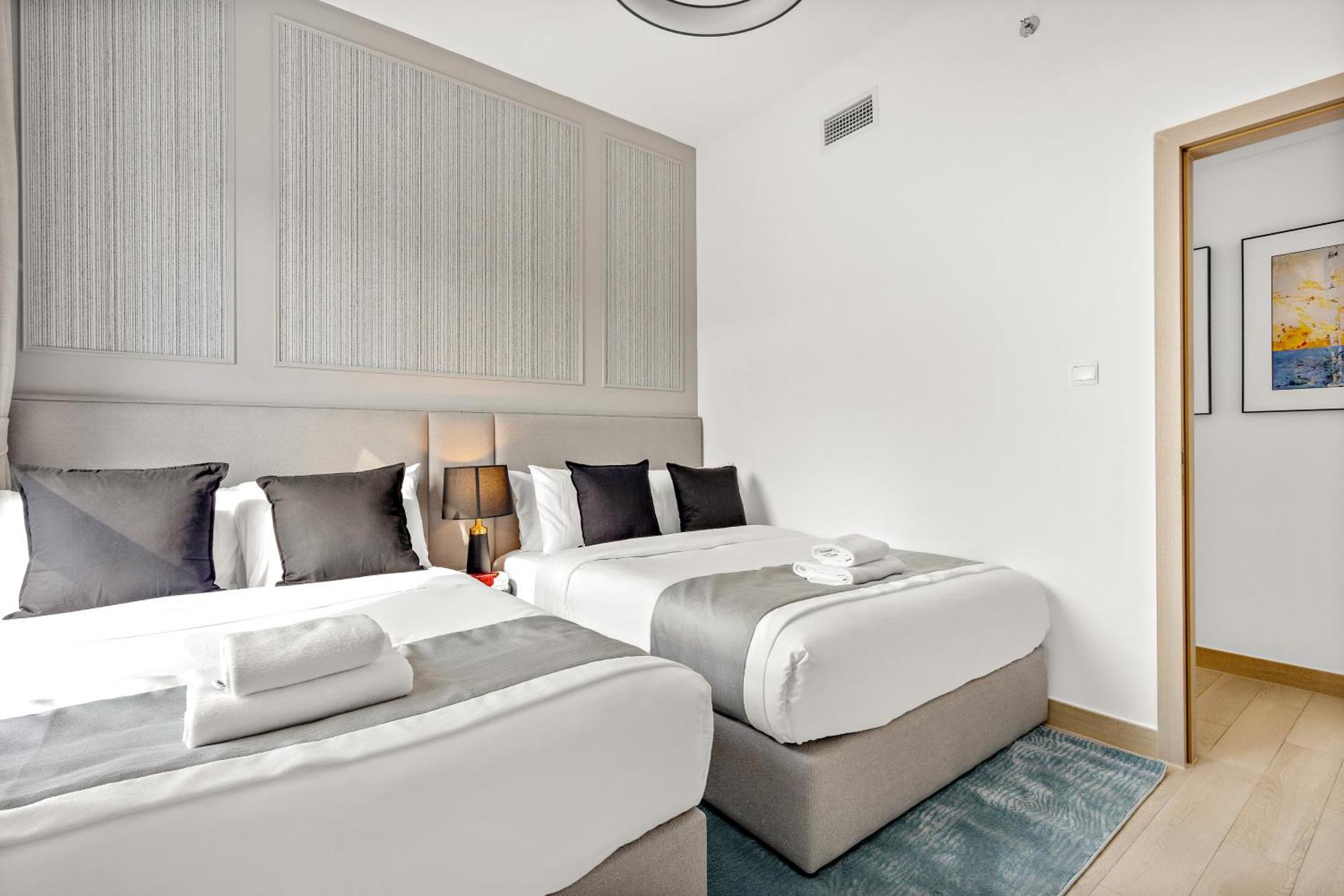 Yas Island Premier Apts By Desert Key - Steps To Ferrari World & Yas Mall *