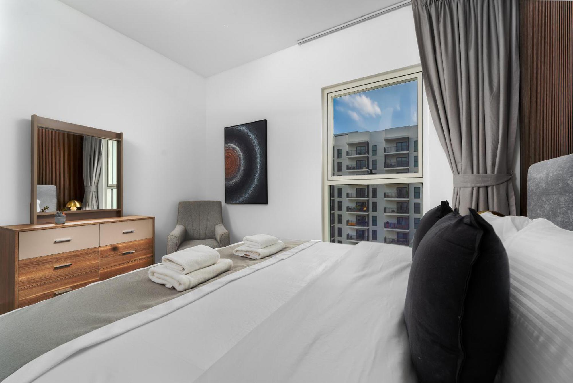 Apartment Yas Island Premier Apts By Desert Key - Steps To Ferrari World & Yas Mall Abu Dhabi