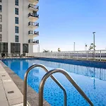 Abu Dhabi Premier Apt -Steps To Ferrari World & Yas Mall