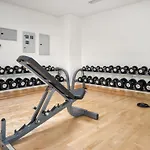 Abu Dhabi Premier Apt -Steps To Ferrari World & Yas Mall