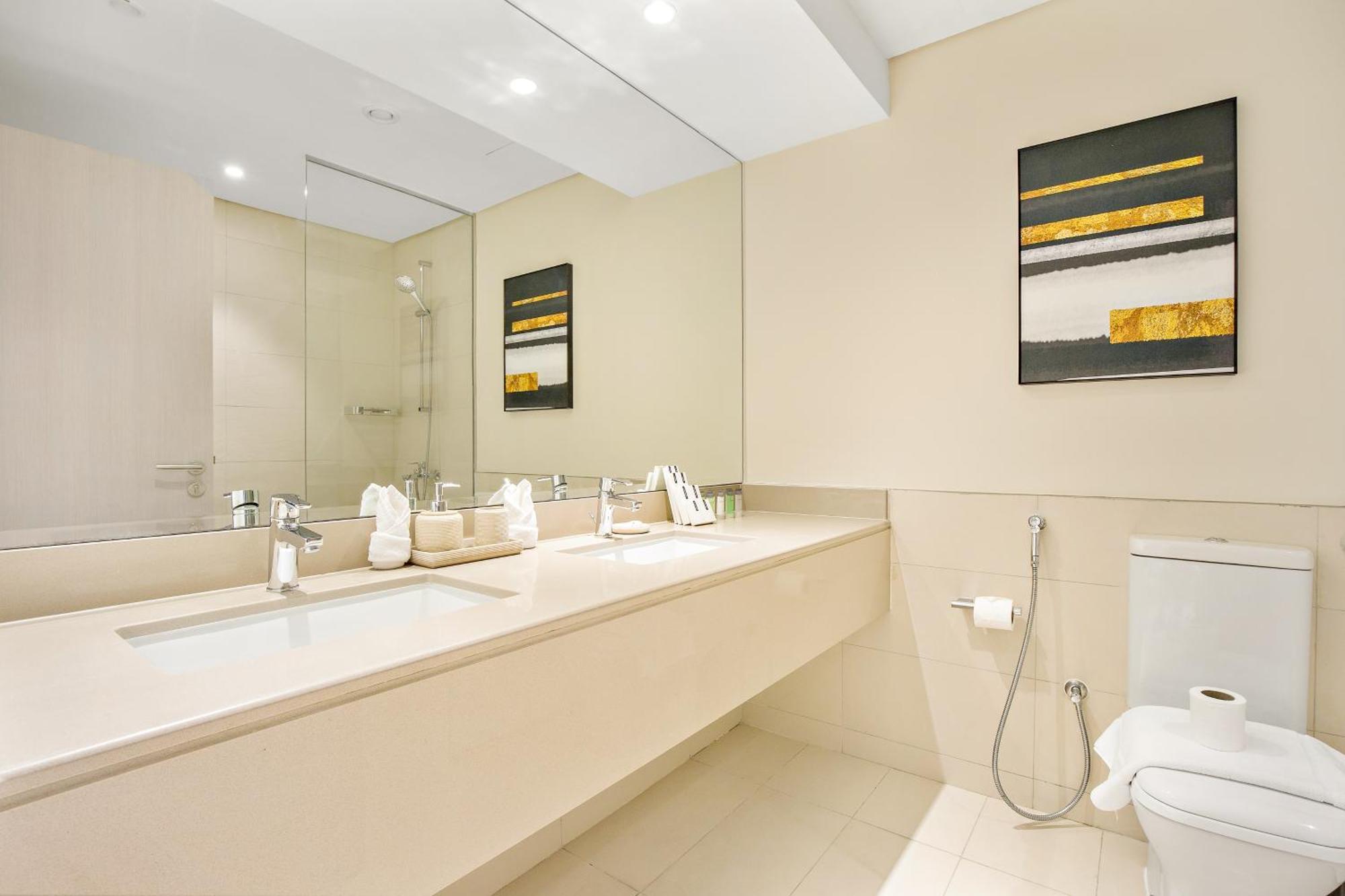Yas Island Premier Apts By Desert Key - Steps To Ferrari World & Yas Mall *