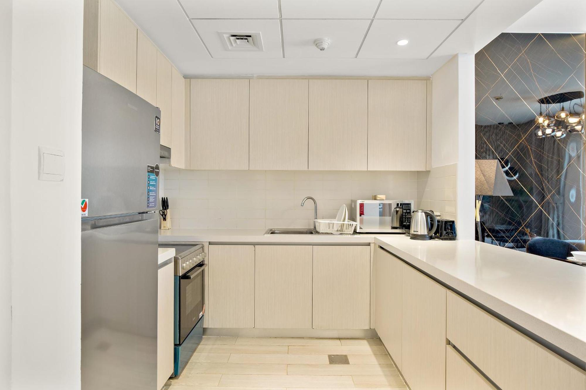 Yas Island Premier Apts By Desert Key - Steps To Ferrari World & Yas Mall Apartment *