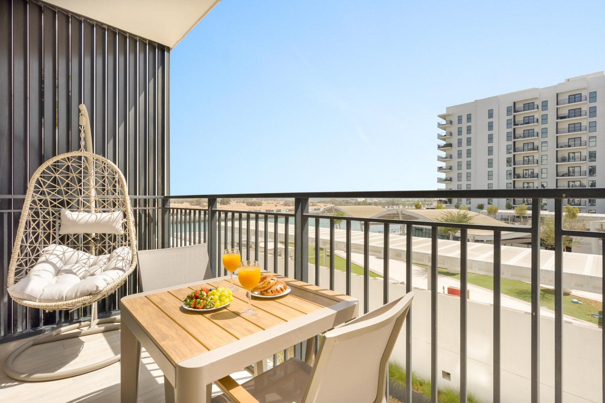 Apartment Yas Island Premier Apts By Desert Key - Steps To Ferrari World & Yas Mall *
